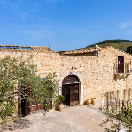 Masseria Fortificata Lo Zafferaneto Buccheri ภายนอก รูปภาพ