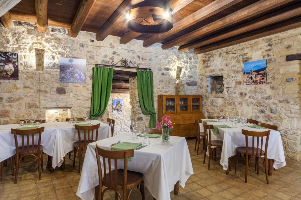 Masseria Fortificata Lo Zafferaneto Buccheri ภายนอก รูปภาพ