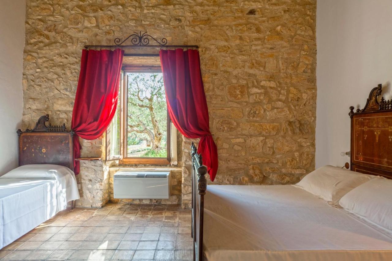 Masseria Fortificata Lo Zafferaneto Buccheri ภายนอก รูปภาพ