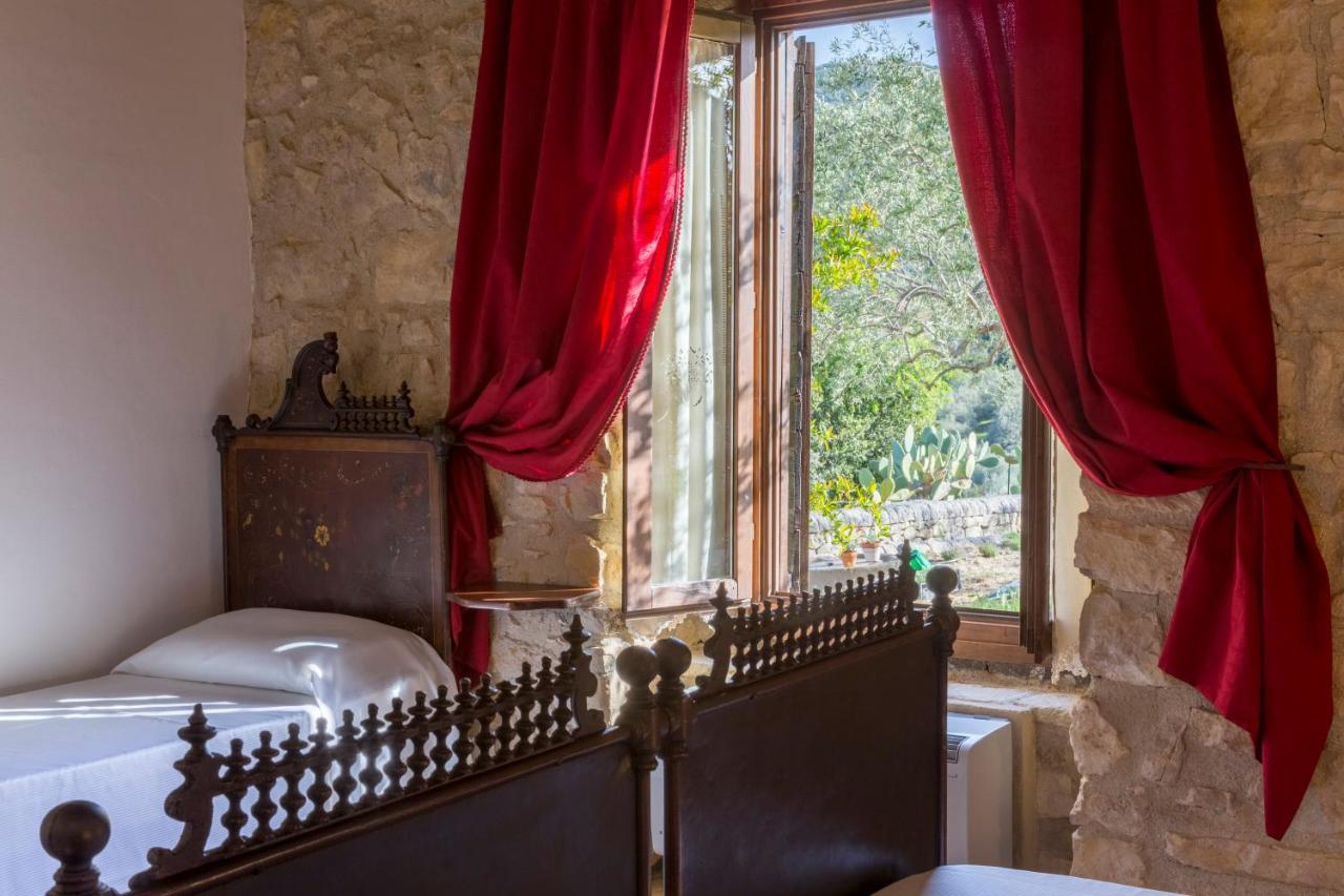 Masseria Fortificata Lo Zafferaneto Buccheri ภายนอก รูปภาพ