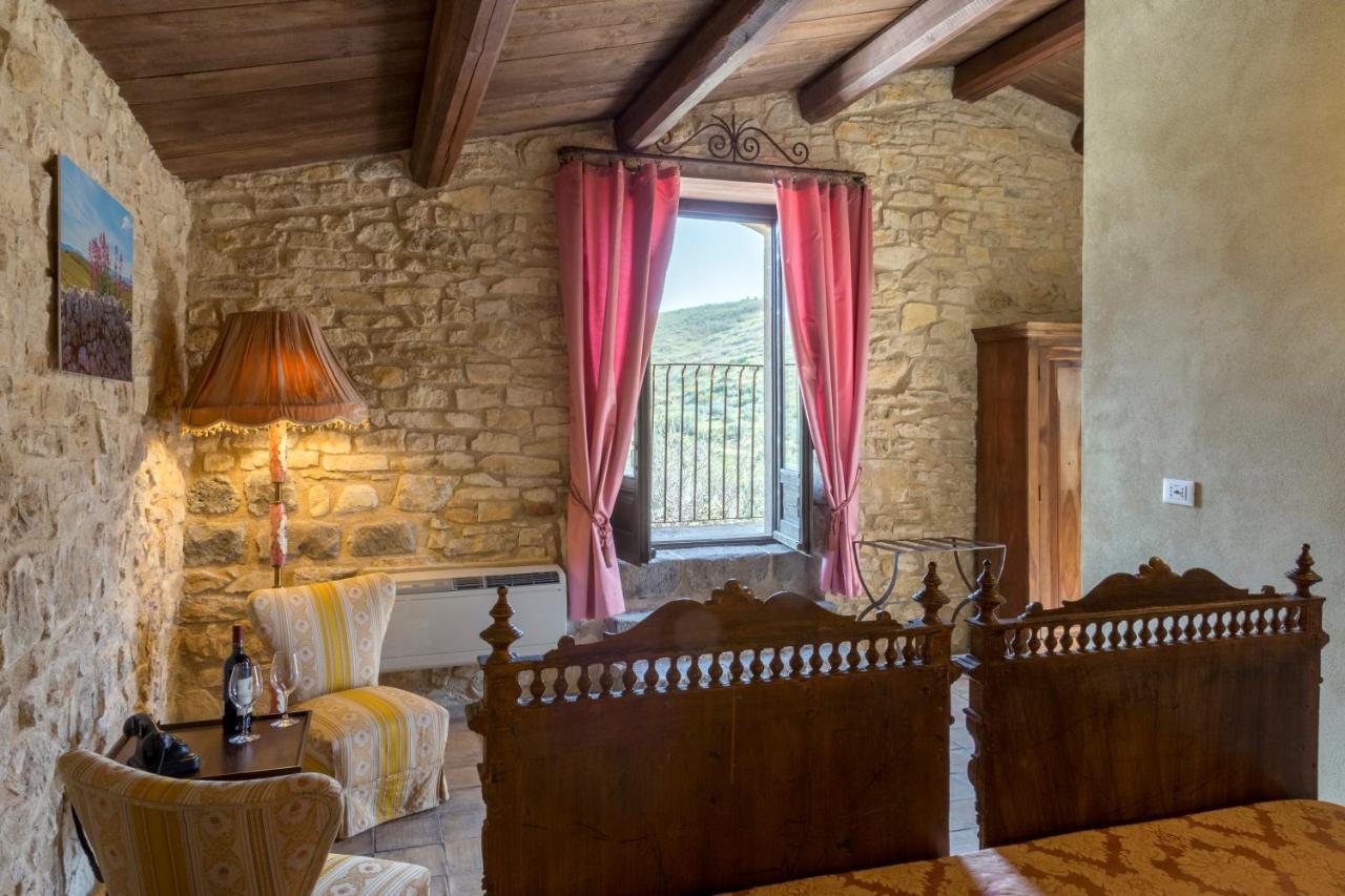 Masseria Fortificata Lo Zafferaneto Buccheri ภายนอก รูปภาพ