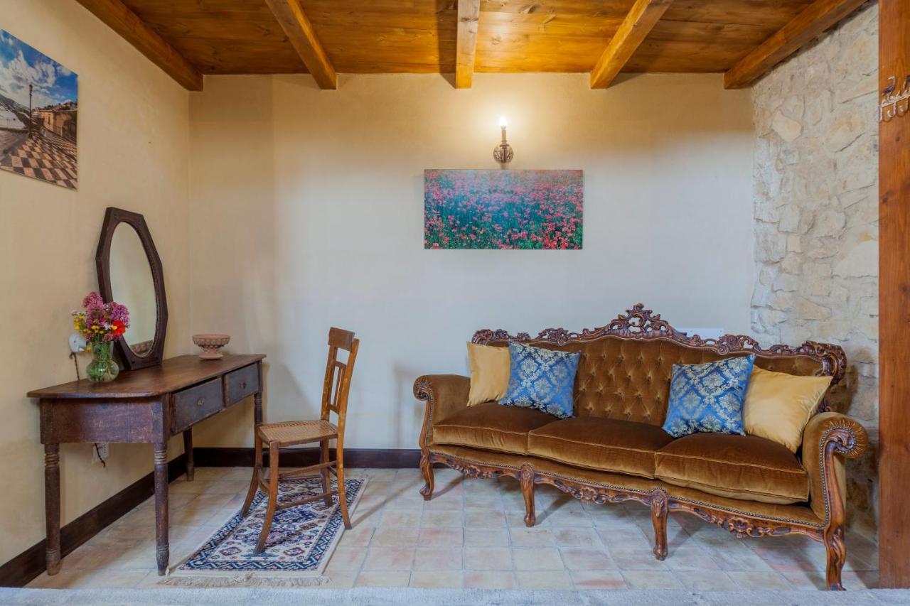 Masseria Fortificata Lo Zafferaneto Buccheri ภายนอก รูปภาพ