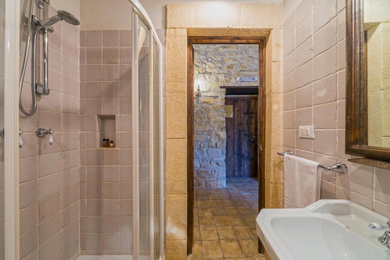 Masseria Fortificata Lo Zafferaneto Buccheri ภายนอก รูปภาพ