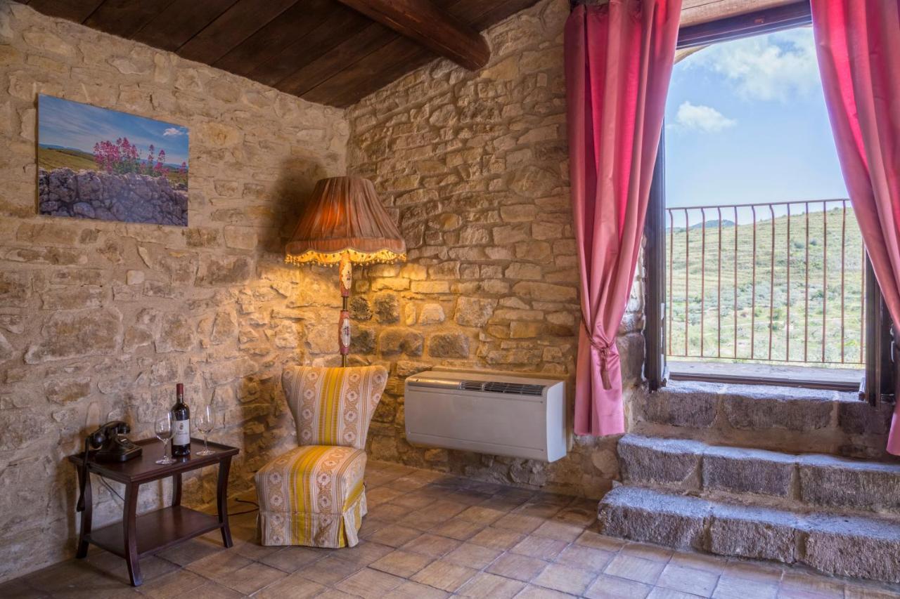 Masseria Fortificata Lo Zafferaneto Buccheri ภายนอก รูปภาพ