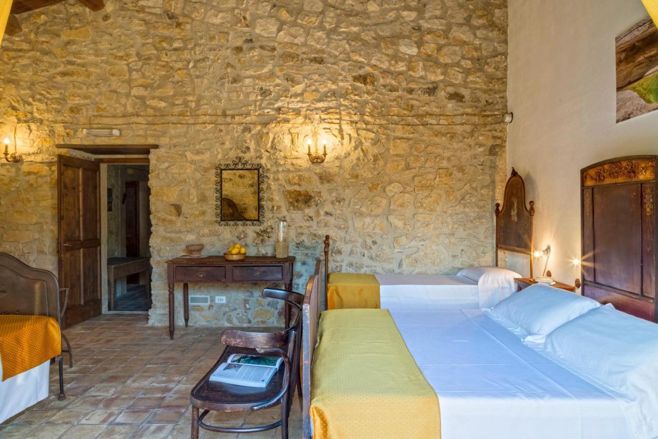 Masseria Fortificata Lo Zafferaneto Buccheri ภายนอก รูปภาพ