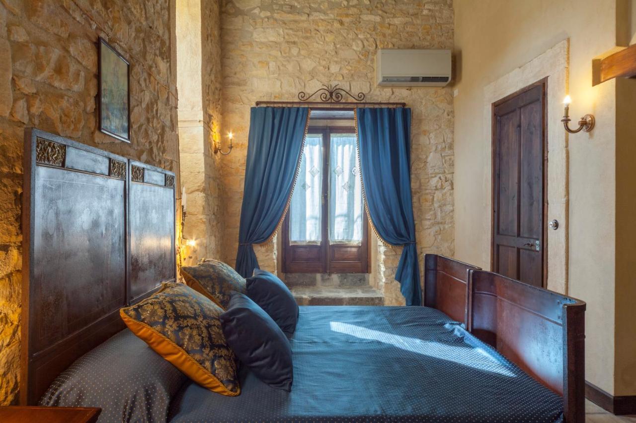 Masseria Fortificata Lo Zafferaneto Buccheri ภายนอก รูปภาพ