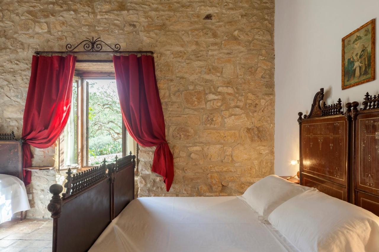 Masseria Fortificata Lo Zafferaneto Buccheri ภายนอก รูปภาพ