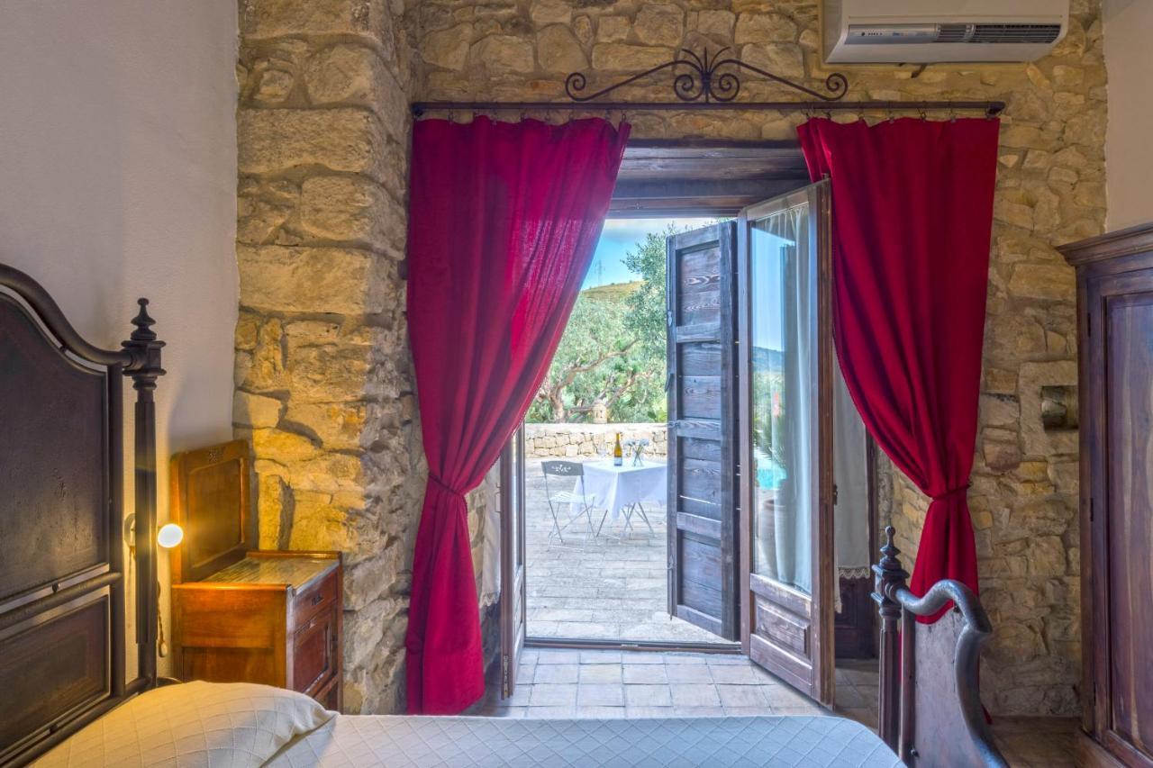 Masseria Fortificata Lo Zafferaneto Buccheri ภายนอก รูปภาพ