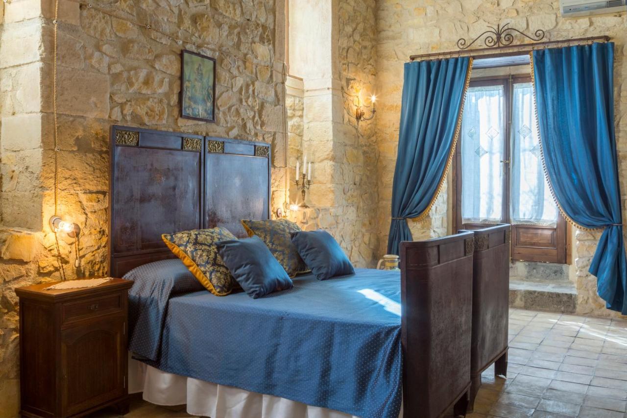 Masseria Fortificata Lo Zafferaneto Buccheri ภายนอก รูปภาพ
