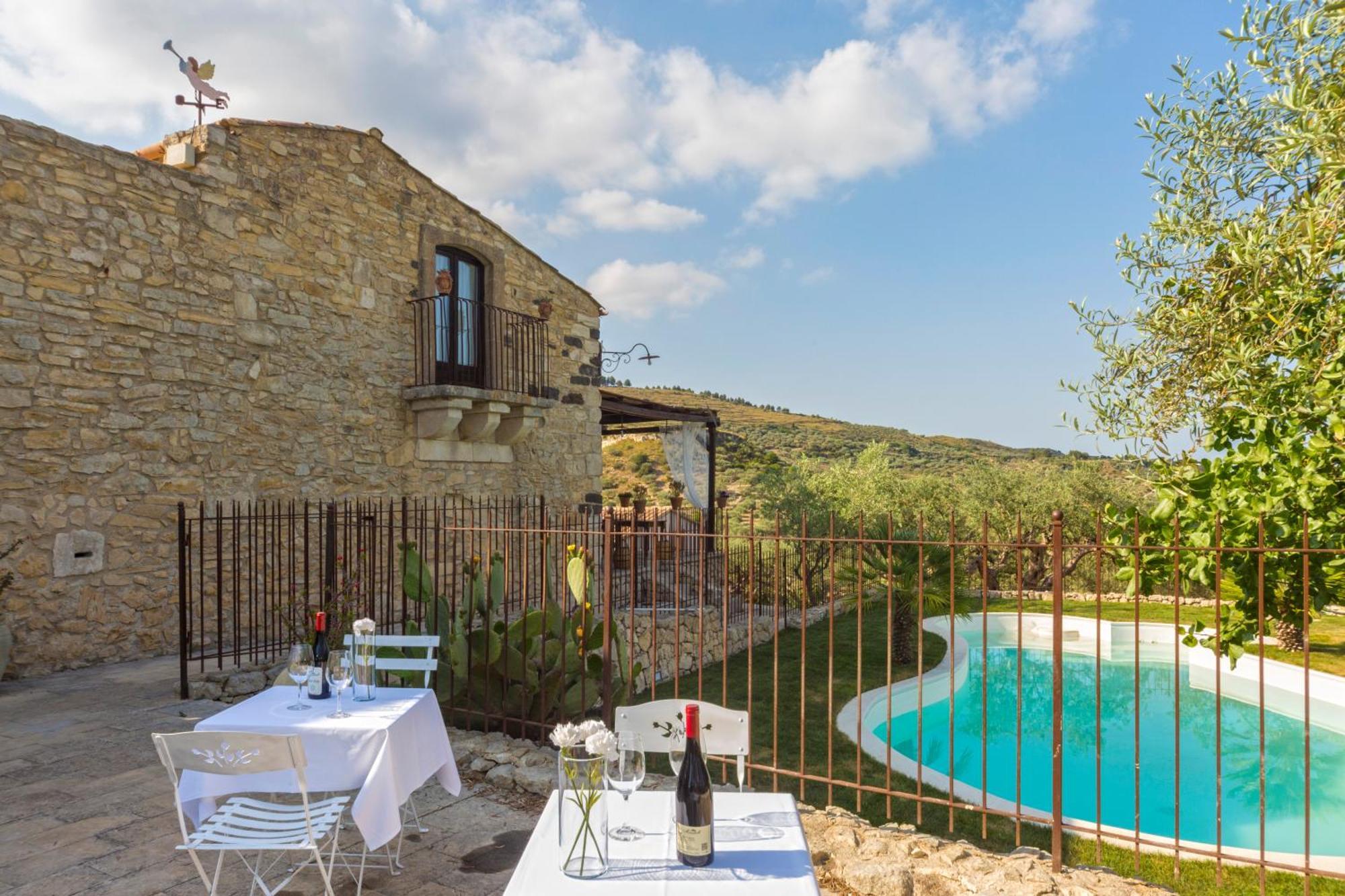Masseria Fortificata Lo Zafferaneto Buccheri ภายนอก รูปภาพ