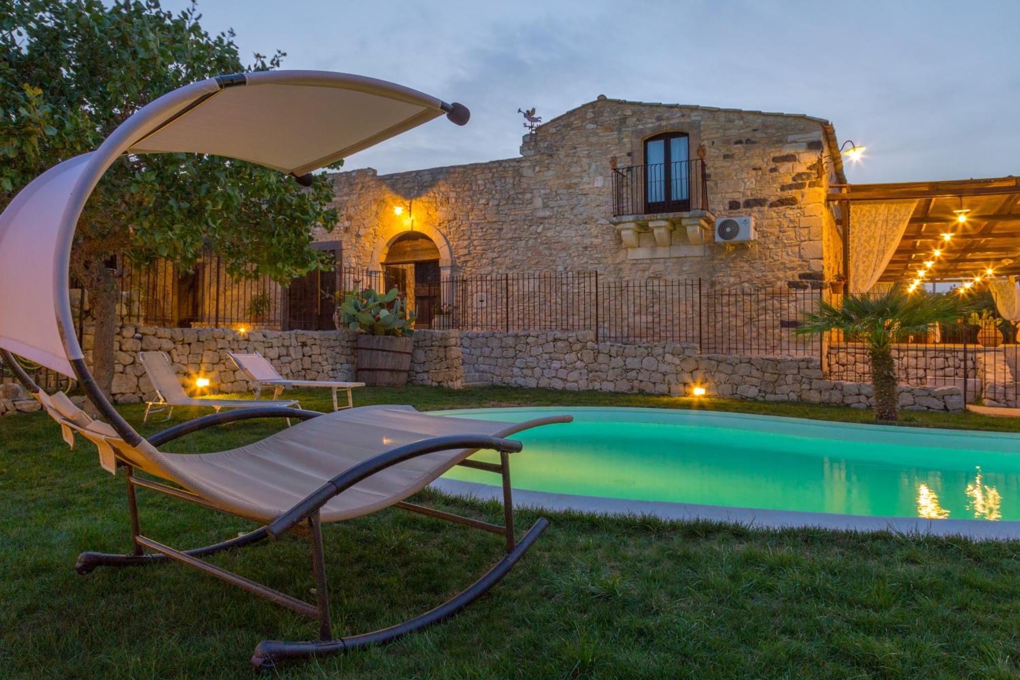 Masseria Fortificata Lo Zafferaneto Buccheri ภายนอก รูปภาพ